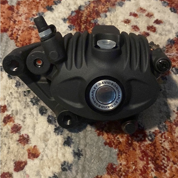 Harley-Davidson Iron 883 Front Brake Caliper - Picture 1 of 2